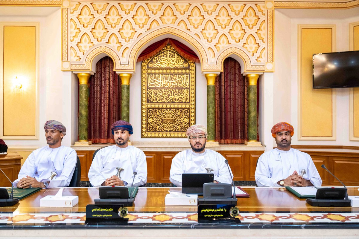 Muscat_EYE's tweet photo. سمو السيد بلعرب بن هيثم يترأس اجتماع المجلس البلدي لمحافظة مسقط 

 🔹 أول اجتماع يترأسه سموّه بعد تعيينه وزيرًا للدولة ومحافظًا لمسقط. 

🔸 اعتُمِدت خطة عمل المجلس لعام 2026م، والتي شملت التكامل المؤسسي مع الجهات الحكومية، والتواصل الميداني، وأولويات الولايات، ومتابعة المشروعات التنموية، وتنمية رأس المال البشري، ورفع كفاءة الأداء.

#عين_مسقط