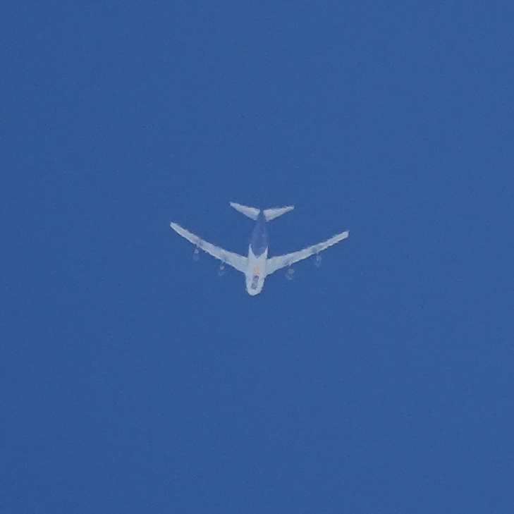 ponta70718103's tweet image. 今日の #freighter #エアカーゴ #上空通過機
雲がかかってたのでお尻しか見えなかった。日南で撮ったから北行きの便はほぼ真上を飛ぶ。
・K4 241便B777-F(N776CK)  HKG→ANC  31,000ft.
#KalittaAir #CKS #DHL 
・5Y8523便B747-400F(N492MC)  HKG→ANC  33,000ft.
#AtlasAir #GTI