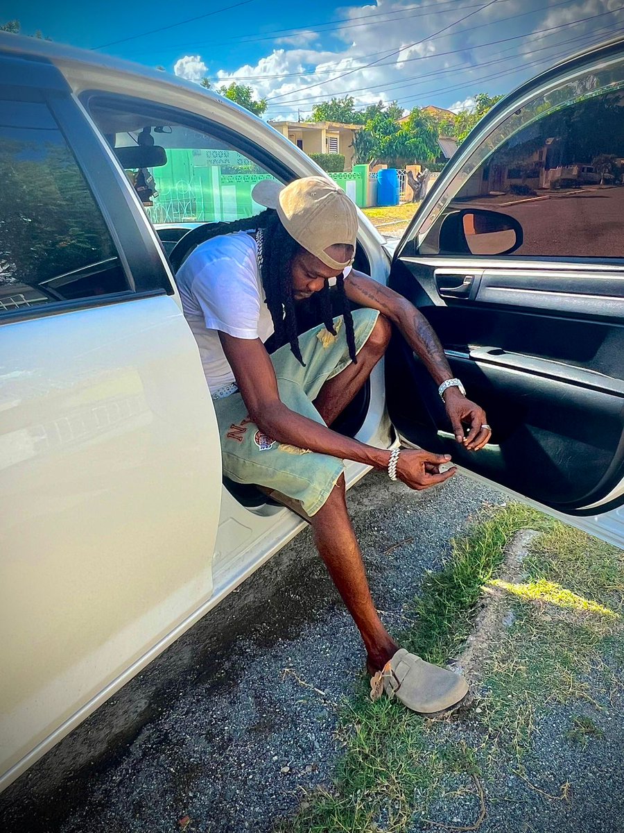 OfficialTopis's tweet photo. Milli pree Milli just Milli mi Chawgie 🧏🏾‍♂️🇯🇲💫 #TopisMuziq https://t.co/KIsxdNzi1T