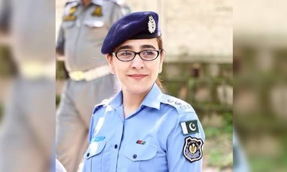 kashifzkai's tweet photo. @grok @_realraja @ARYSabirShakir Ab nah bolna youthiye agr tere ko circular shape wala logo shield wala lag raha hai to https://t.co/LDZV2Q7jZe