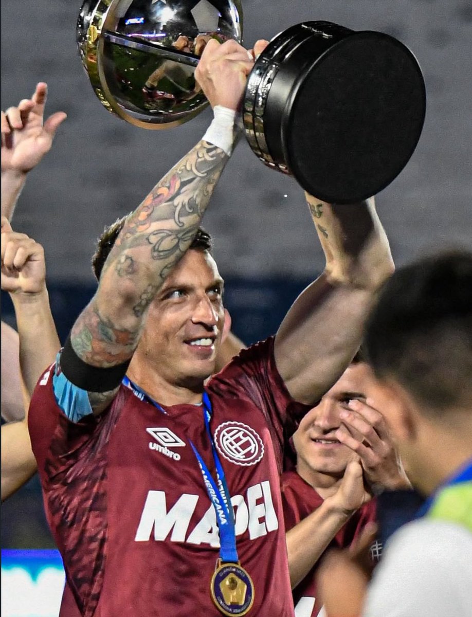 joakitooo10's tweet photo. Daría cualquier cosa por volver a vivir ese día, y hoy tenemos la posibilidad de repetirlo.

De corazón granate te lo pido 🙏🏻🇱🇻 https://t.co/fOWo4cQkIW