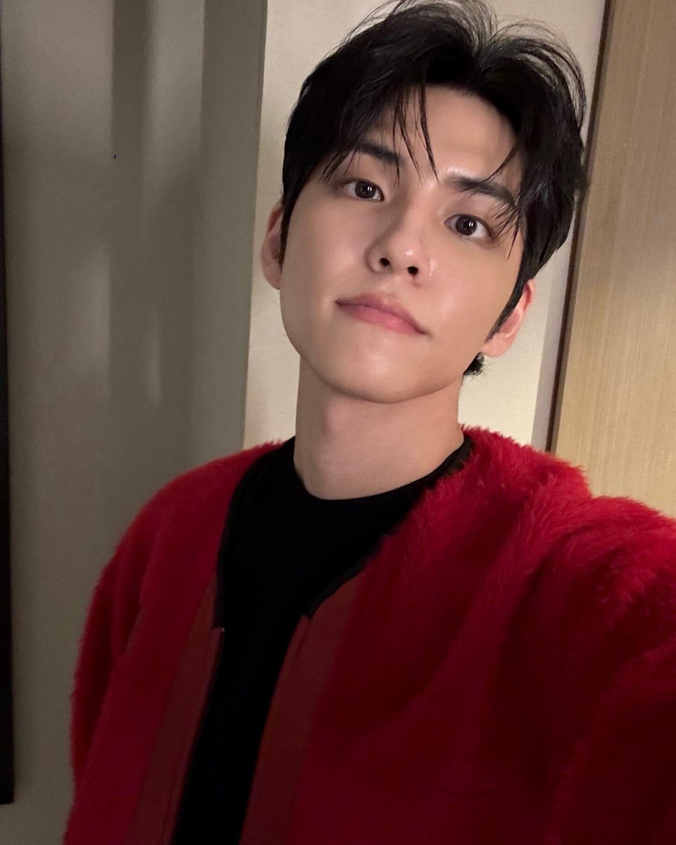 김원필 얼굴이 질리지가 않는다