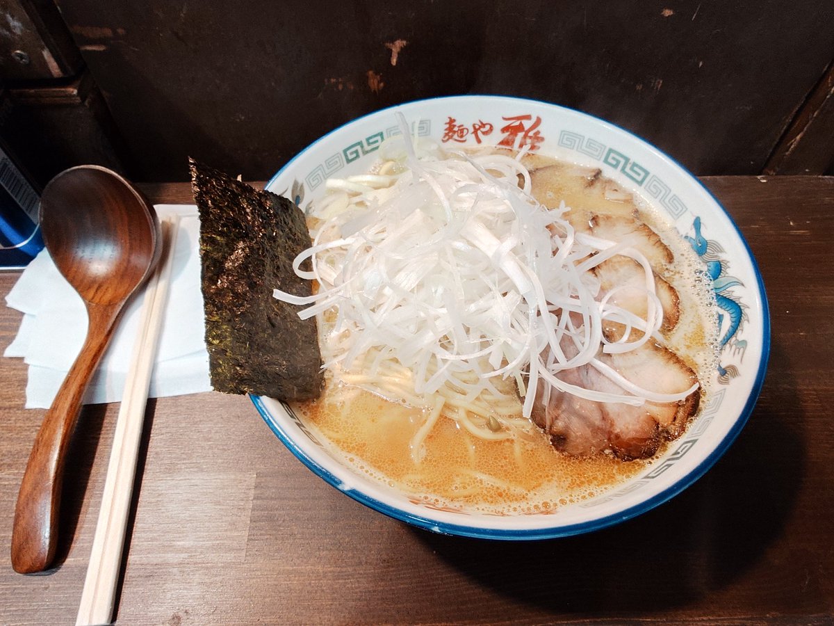 MarsamaMarsama's tweet photo. 川口駅近くにある #麺や雅 の #ラーメン 🍜がテレビ📺️で紹介されてたのを見て、浦和美園駅前🚊に出している #麺や雅_屋台ラーメン に行ってみた⤴️
店主がテレビで言ってた店舗とは違う屋台バージョンの味を食べてきました✨

少しお話をして、お店に行った時の事を覚えてくれていて嬉しかったな〜🥹 https://t.co/ii7cQeTj6e