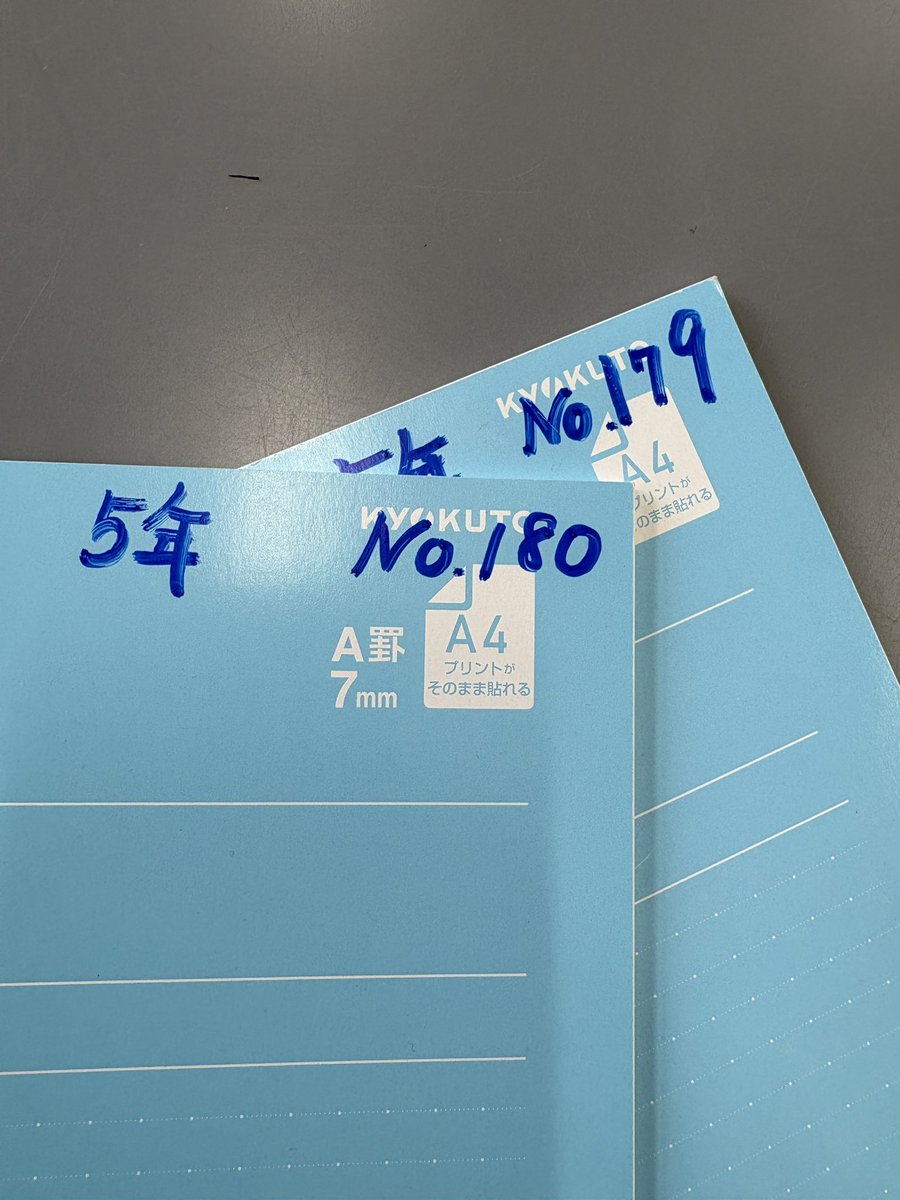 tenma0416's tweet photo. ノートの180冊目です!
ChromebookやWindowsのPCも好きですが、紙に万年筆で文字を書くのも大好きです✨
#BlueCollection https://t.co/ZCOOnIZ5jR