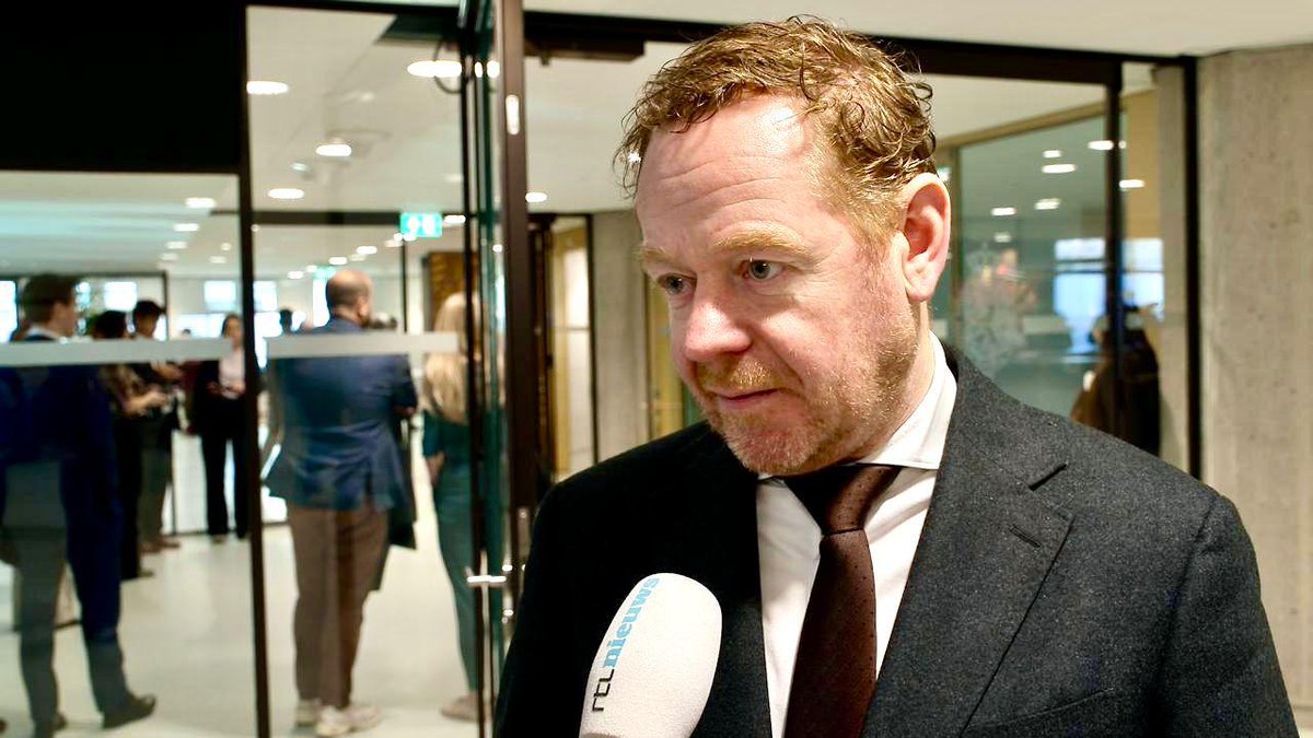 RTLnieuws's tweet photo. VIDEO | Minister Van Weel over datalek Odido: 'Schandalig, deze mensen horen achter de tralies' https://t.co/PldEBuk8vd https://t.co/Oc8HyRSg1s