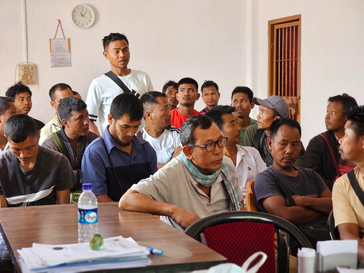 IC Athiabari OP conducted a review meeting with VDPs under its jurisdiction, focusing on crime prevention and maintenance of law &amp; order. Border-area VDPs were sensitised to stay vigilant and report illegal immigrants and suspicious movements.
<a href="/MeghalayaPolice/">Meghalaya Police</a> 
<a href="/digp_er_meg/">DIGP Eastern Range Meghalaya Shillong</a>