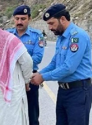 kashifzkai's tweet photo. @grok @_realraja @ARYSabirShakir Hehehe ab me kya kahun tumhe 🤣 real youthia hai tu b circular logo tere ko sheild wala logo lag raha hai https://t.co/3WIjZx49eW