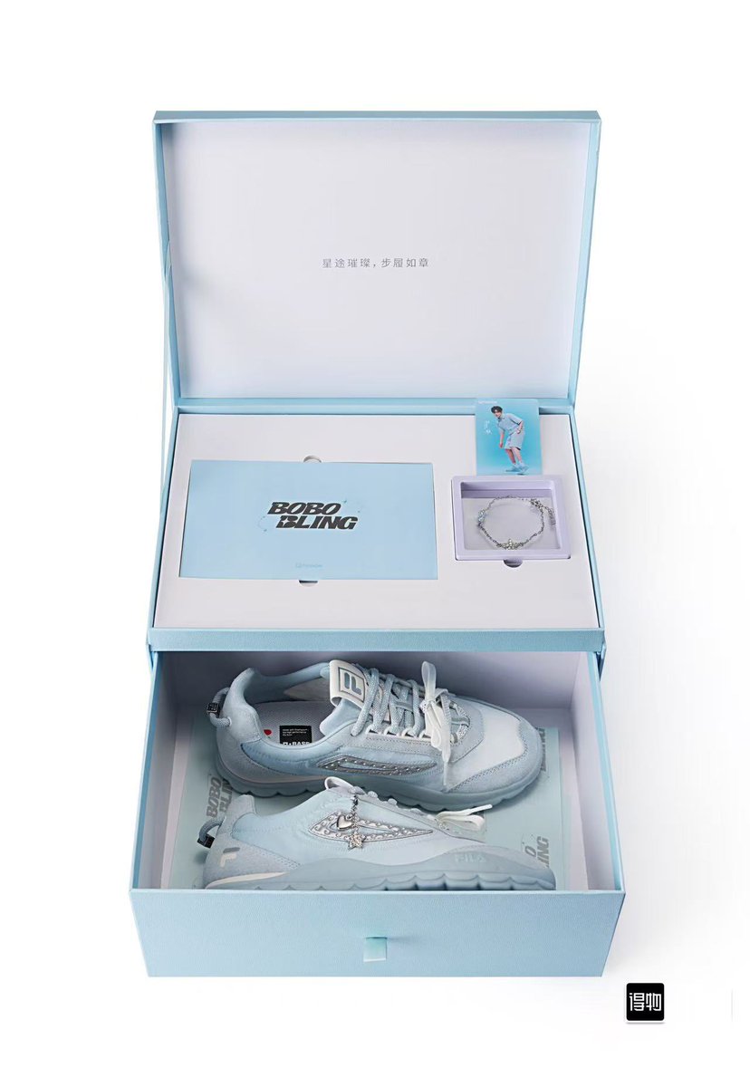 ジャンハオ× FILAの1周年を記念した限定スニーカーらしい！🥹
ハートと星ぶら下がってて可愛い😭😭