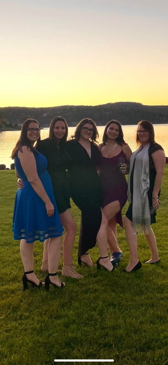 falgijr's tweet photo. The wife and my 3 sister in laws, plus the mom. Which one you fucking? I got pics of all them. https://t.co/v3Ghmjo9TH