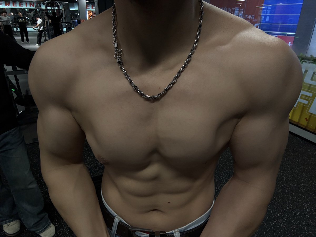 qcndt's tweet photo. #腹肌 #宽肩窄腰 #肌肉 #拉丝 看看你们的小狗 #直男 #s https://t.co/KV77iLnLZP