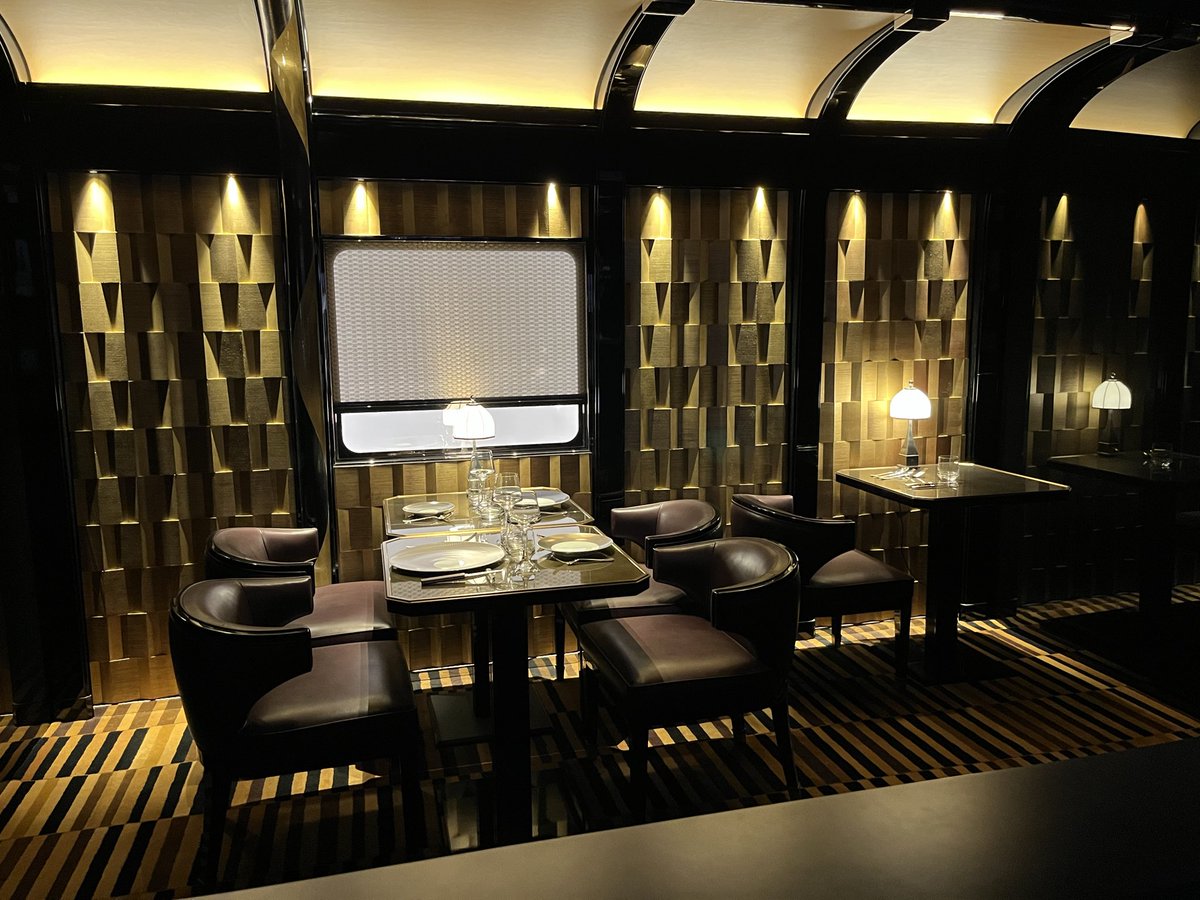 FredericLahache's tweet image. Très belle expo au musée des Arts décoratifs à Paris pour découvrir ce que sera le nouvel Orient Express à partir de 2027. Un joyau 🤩 #Paris @madparisfr #luxe #TRAIN #culture #expo