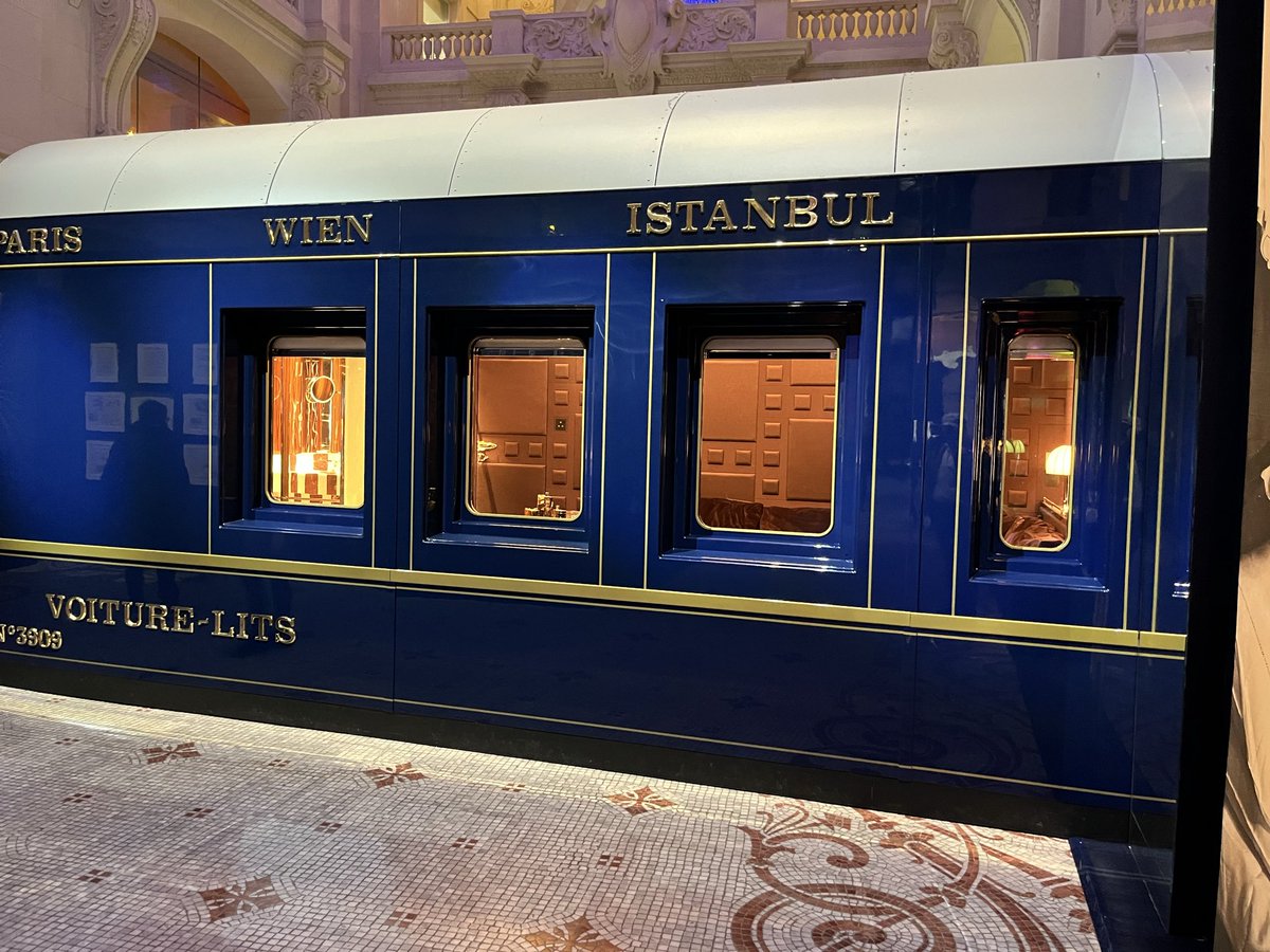 FredericLahache's tweet image. Très belle expo au musée des Arts décoratifs à Paris pour découvrir ce que sera le nouvel Orient Express à partir de 2027. Un joyau 🤩 #Paris @madparisfr #luxe #TRAIN #culture #expo