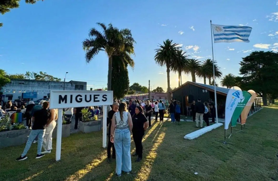 El fin de semana se celebró el 1.º aniversario del Museo Ferroviario en la Estación de Migues: una jornada llena de historia y comunidad. Desde DBCC apoyamos y colaboramos con iniciativas que preservan el patrimonio ferroviario del país.
Fuente: elmegafono.uy