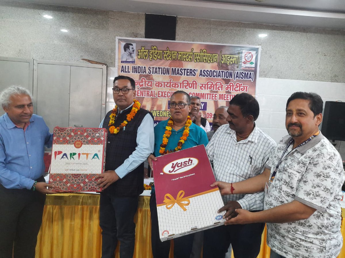 AismaBrc's tweet photo. AISMA BRC Glory! 🚂🇮🇳At CEC Delhi (25/02/26): DS/BRC ANIL SINGH wins Best DS Award
Proud moment for AISMA BRC! Thanks to BRC SM/SS for stellar support.Congrats all members! Growing strong under dynamic leaders.AISMA Zindabad! 💪#AISMA #StationMaster #IndianRailways #UnionStrength https://t.co/bZR3g0NpiZ