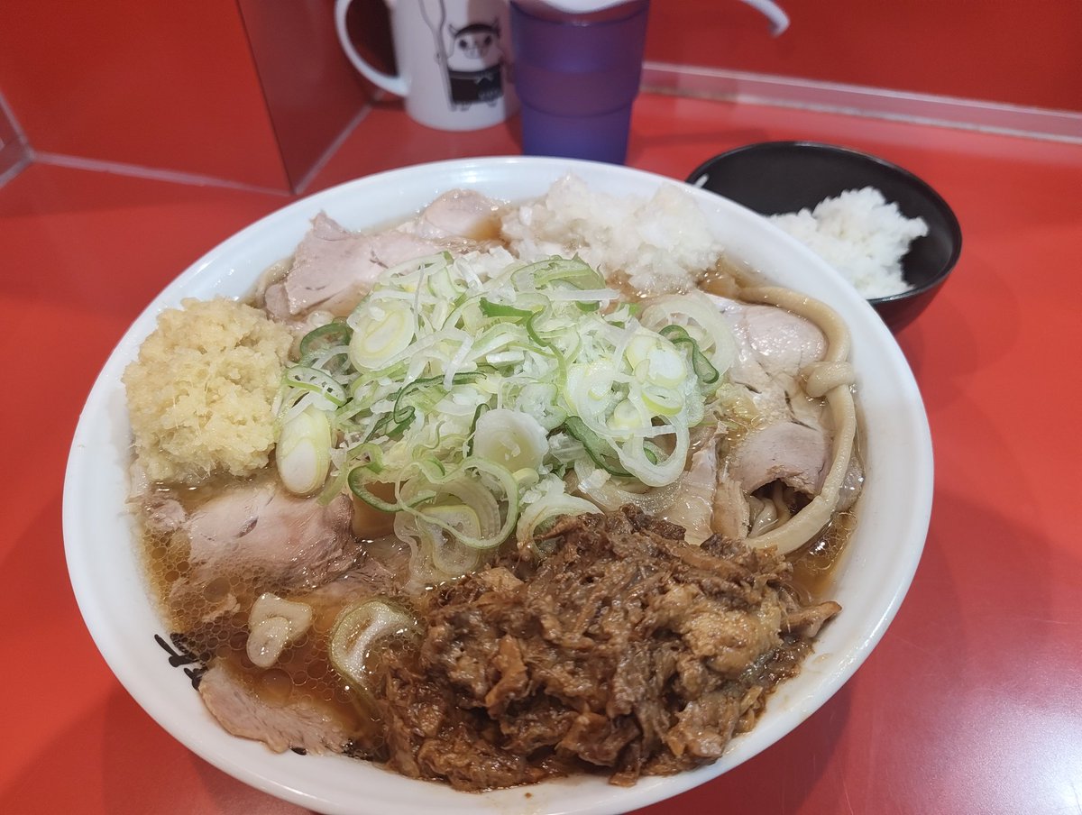 Numa33333's tweet photo. 桐龍久喜店
きりちゃんらーめん

前回購入し忘れた生姜を購入❗これは間違いないヤツだ✨豚と葱増しは必須かも👍
本当に美味しい😄

薄切りの豚でご飯を巻いて食べると最高😁
大満足でした✨

そして久しぶりの結麺が嬉しかった😄
ありがとうございます🙏 https://t.co/49gzMWy7pA