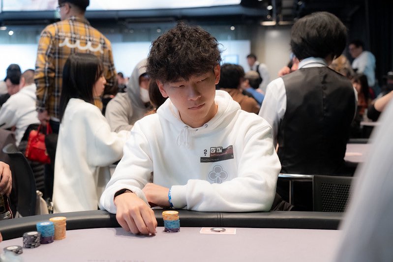 Luke_poker_oki's tweet photo. JOPT参加してポーカー仲間との交流が少し広まって調子にのって自己紹介。笑

はじめまして！
ポーカーネームで「ルーク」といいます。
生まれも育ちも沖縄です！
ポーカーを通して色んな方と出会い、仲良くなれれば幸いです🤗
ゆたしくうにげーさびら🌺
（よろしくお願いします） https://t.co/cJXJe7H2IW