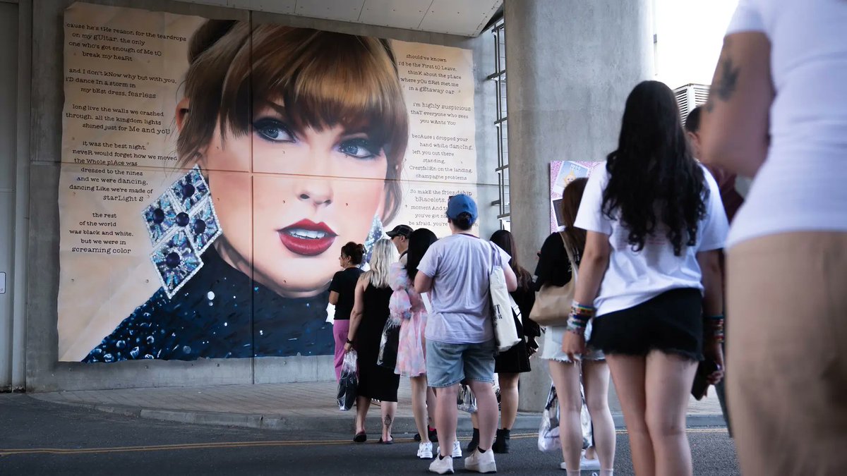 Christopher tweet media