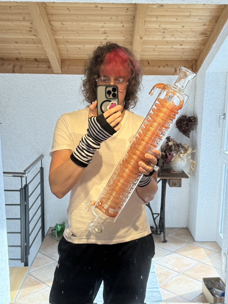 Just got a small condenser back from the glassblower :3