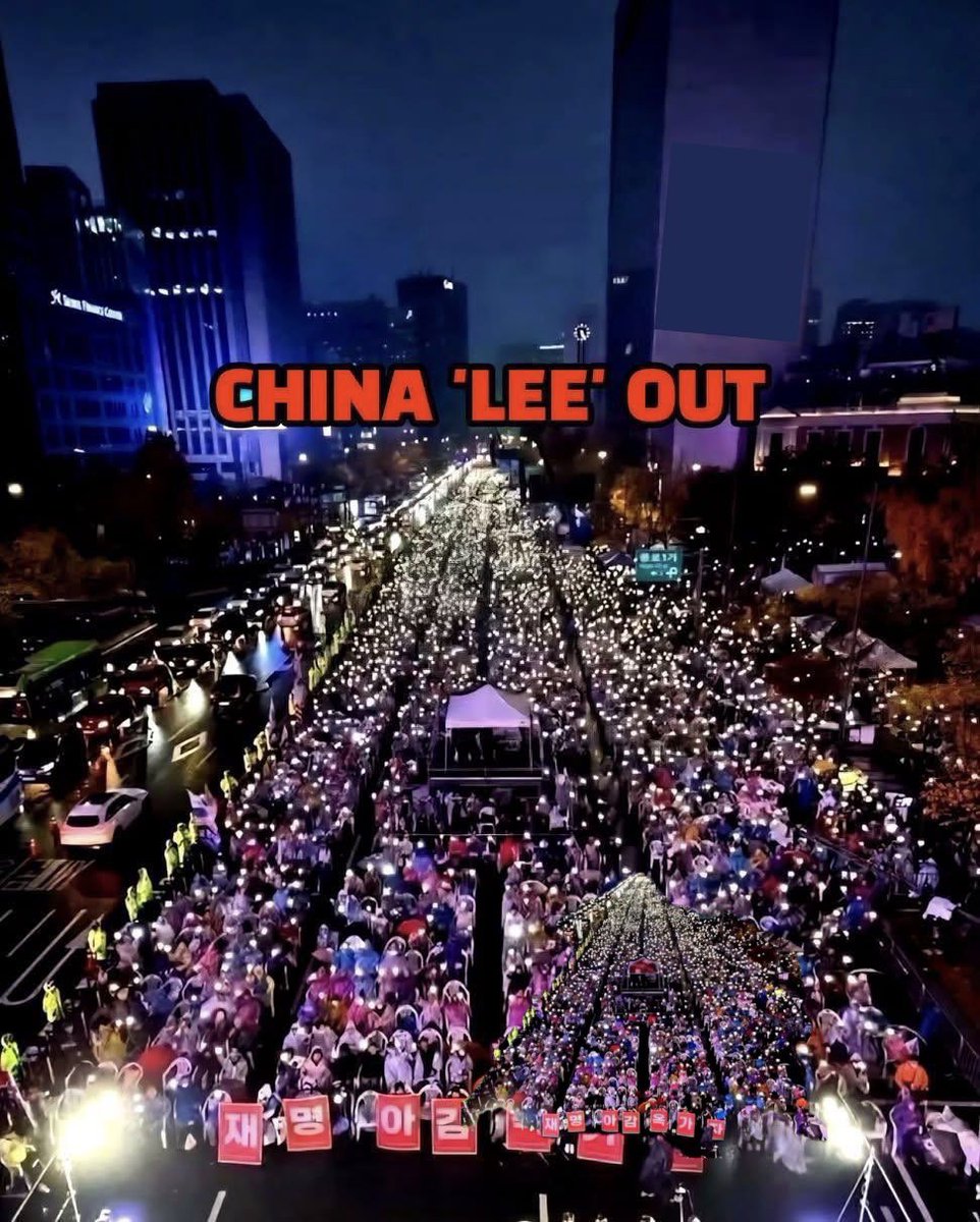 Lara_Lee_1210's tweet photo. Millions of Koreans shouting China Lee Out! No more pro-China traitors destroying our U.S.-Korea alliance! 💪🇰🇷🇺🇸 💪
#ChinaLeeOut #SaveKorea #YoonAgain https://t.co/X4oLW27gSw