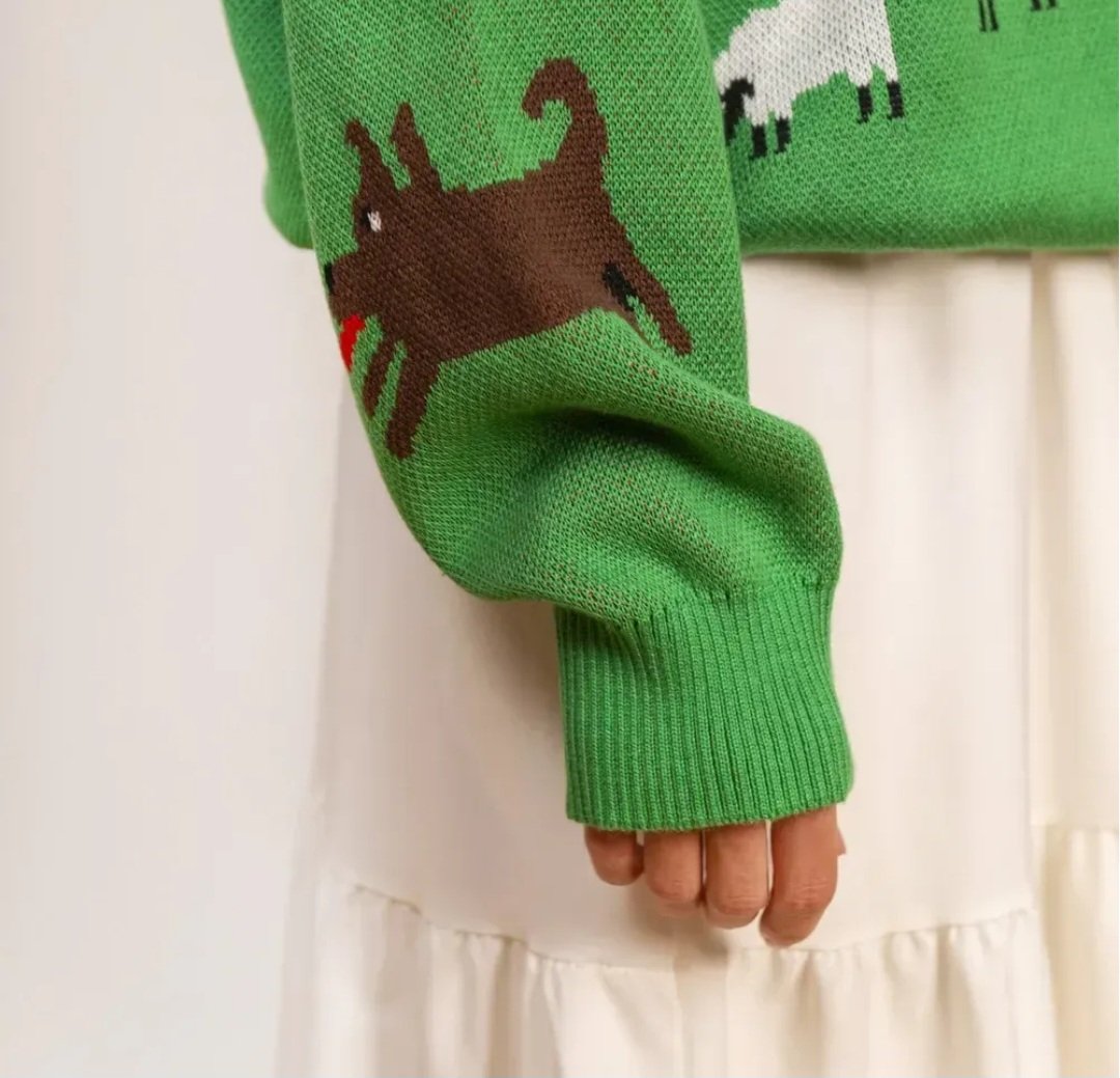 Начальник, давай зарплату, терміново треба светр із овечками та собачою жопою на рукаві! 😭