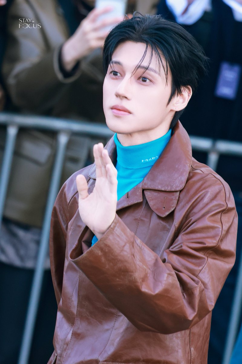 stayinfocus_jwy's tweet photo. 260226 Prada
왕자님 등장🎉

#PRADA #PradaFW26
#에이티즈 #ATEEZ #우영 #WOOYOUNG 
@ATEEZofficial https://t.co/AkH87cp85y