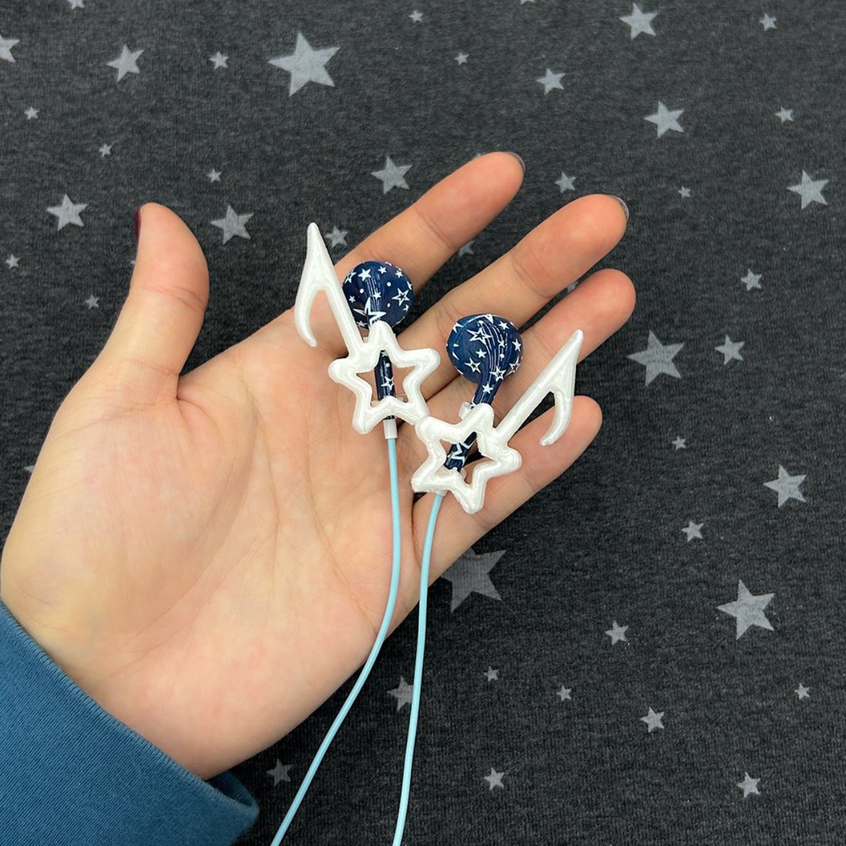 friendlyxstore's tweet photo. Cavish x kyurin ⭐️ star wired earphones https://t.co/IthumNpd81