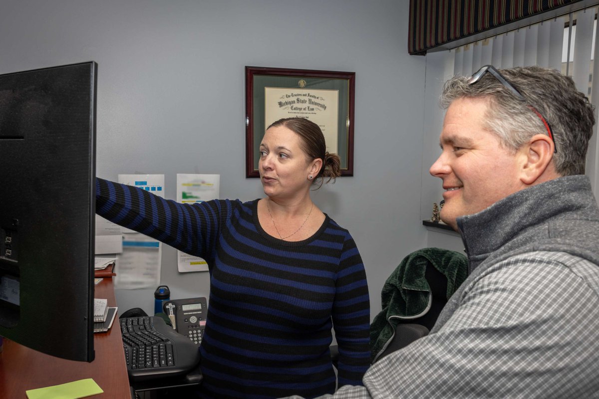 NNSYNews's tweet image. In this month's Access Code, we learn about NNSY's Office of Counsel (Code 107). Learn more at: dvidshub.net/news/557425/ac…

(Photos by Danny DeAngelis, NNSY Photographer) 

#NNSY #AccessCode #ForceBehindTheFleet