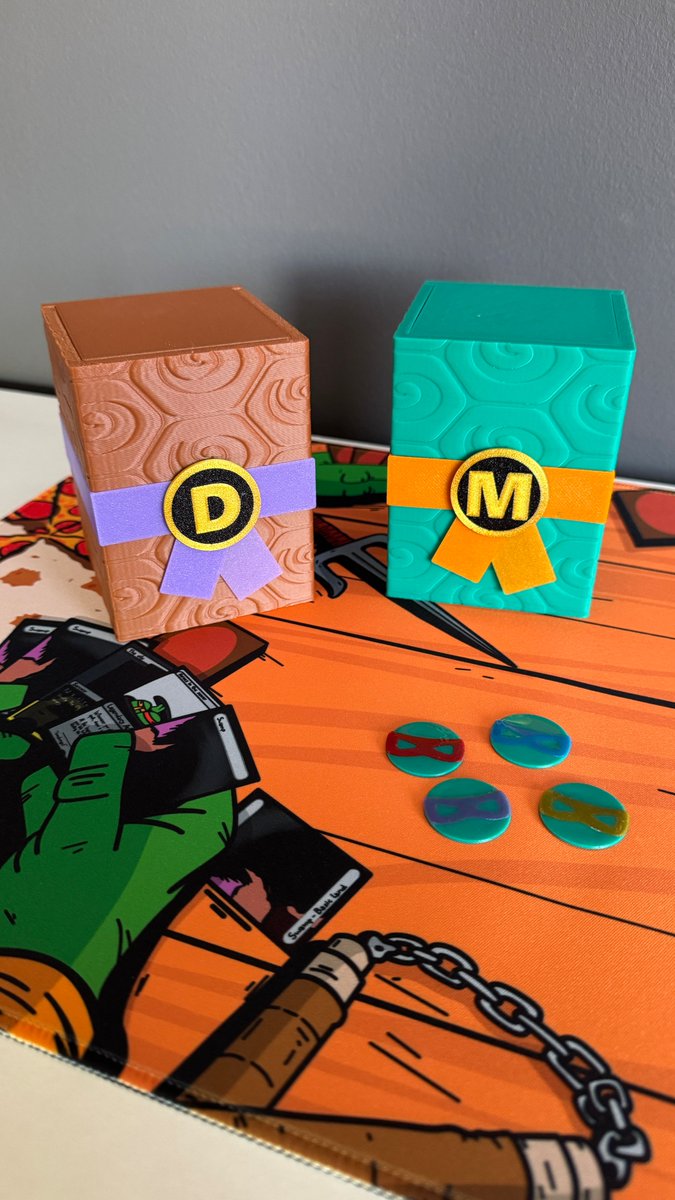 3DNGes's tweet image. ¡Buenos días, #Goodies!

¡Aquí tenéis nuestro pack de #MTGxTMNT!
 - DECKBOX 
 - PLAYMAT
 - TOKENS

(también lo podéis comprar por separado)

Ya disponible en: 3dng.es/collections/mt…