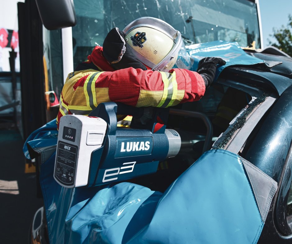 EOneUKLtd's tweet photo. Power That Performs When Everything Else Stops
In technical rescue, reliability isn’t optional—it’s life-saving. 

 ✅ 25V / 227 Wh for long-lasting performance
 ✅ IP68-rated
 ✅ Battery changeable under water
 ✅ IoT-ready for smarter diagnostics and fleet management https://t.co/fzv8M90FgU