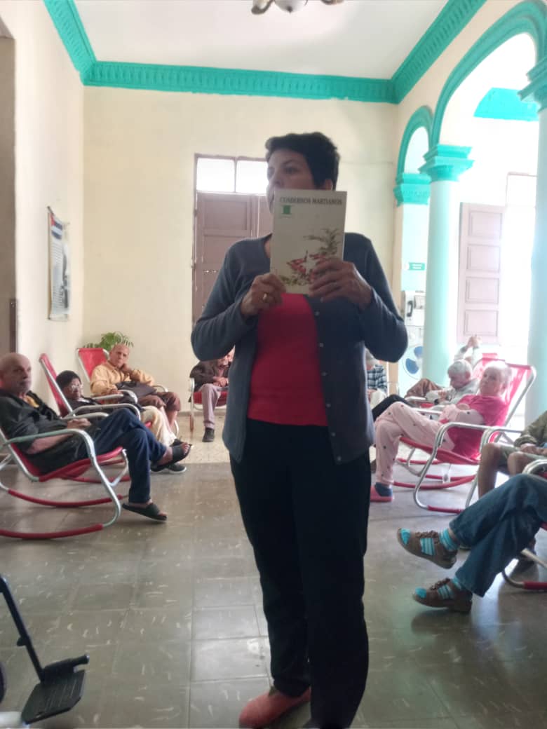 LopezAmaran's tweet photo. Regocijo y satisfacción patentes en la energía que genera el gusto por la lectura en aquellos que un día fueron participes de nuestra educación #CubaMined #PinardelRío https://t.co/SZf1bY9spf