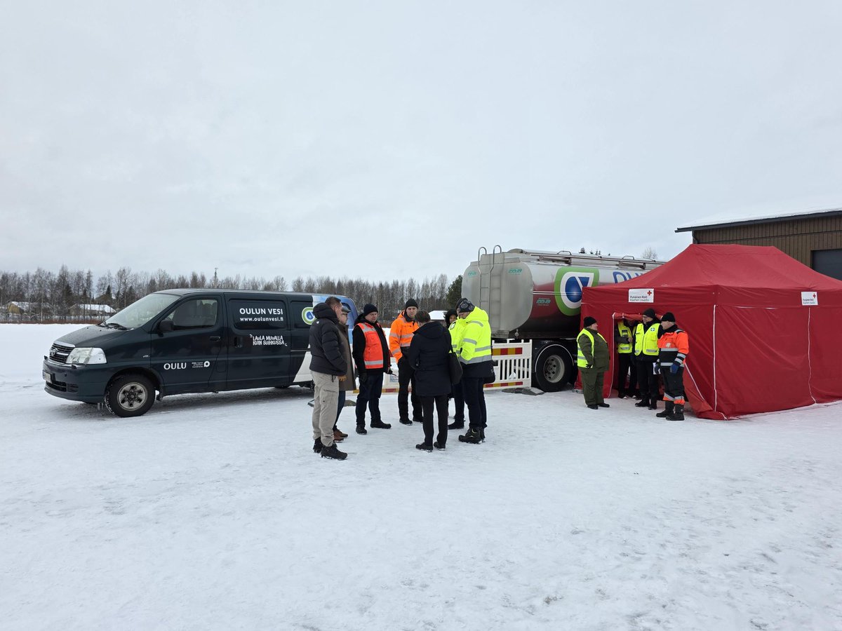 TyrnavanKunta's tweet photo. Paikallispuolustusharjoituksessa #Tyrnävä'llä on harjoiteltu evakuointikeskustoimintaa vastuuviranomaisten ja 3. sektorin toimijoiden kanssa. 

Kansalaistilaisuus tänään klo 17-19, jossa maksutonta käristemakkaraa, hernaria soppatykistä ja paljon muuta! https://t.co/iCa1uvb8ct https://t.co/f0JQcTXNdc