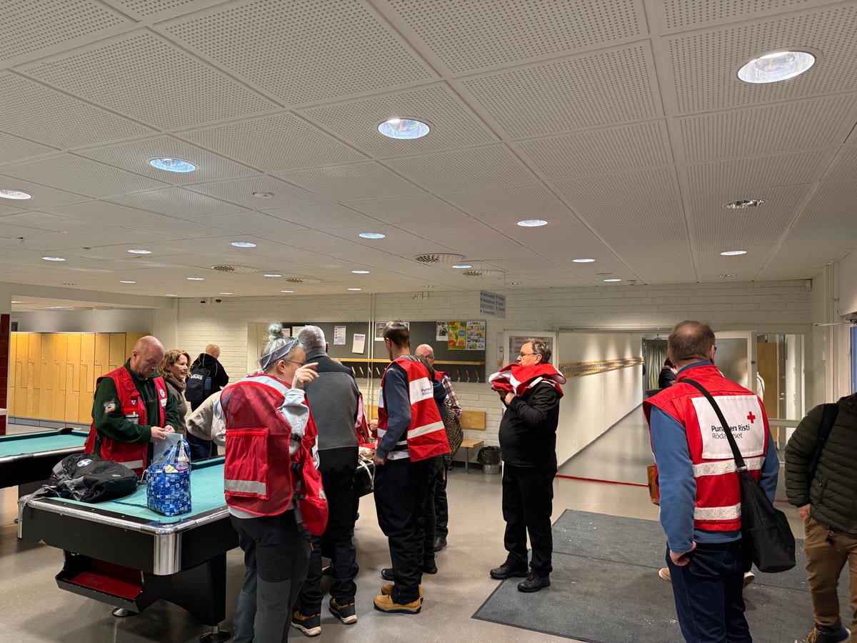 TyrnavanKunta's tweet photo. Paikallispuolustusharjoituksessa #Tyrnävä'llä on harjoiteltu evakuointikeskustoimintaa vastuuviranomaisten ja 3. sektorin toimijoiden kanssa. 

Kansalaistilaisuus tänään klo 17-19, jossa maksutonta käristemakkaraa, hernaria soppatykistä ja paljon muuta! https://t.co/iCa1uvb8ct https://t.co/f0JQcTXNdc