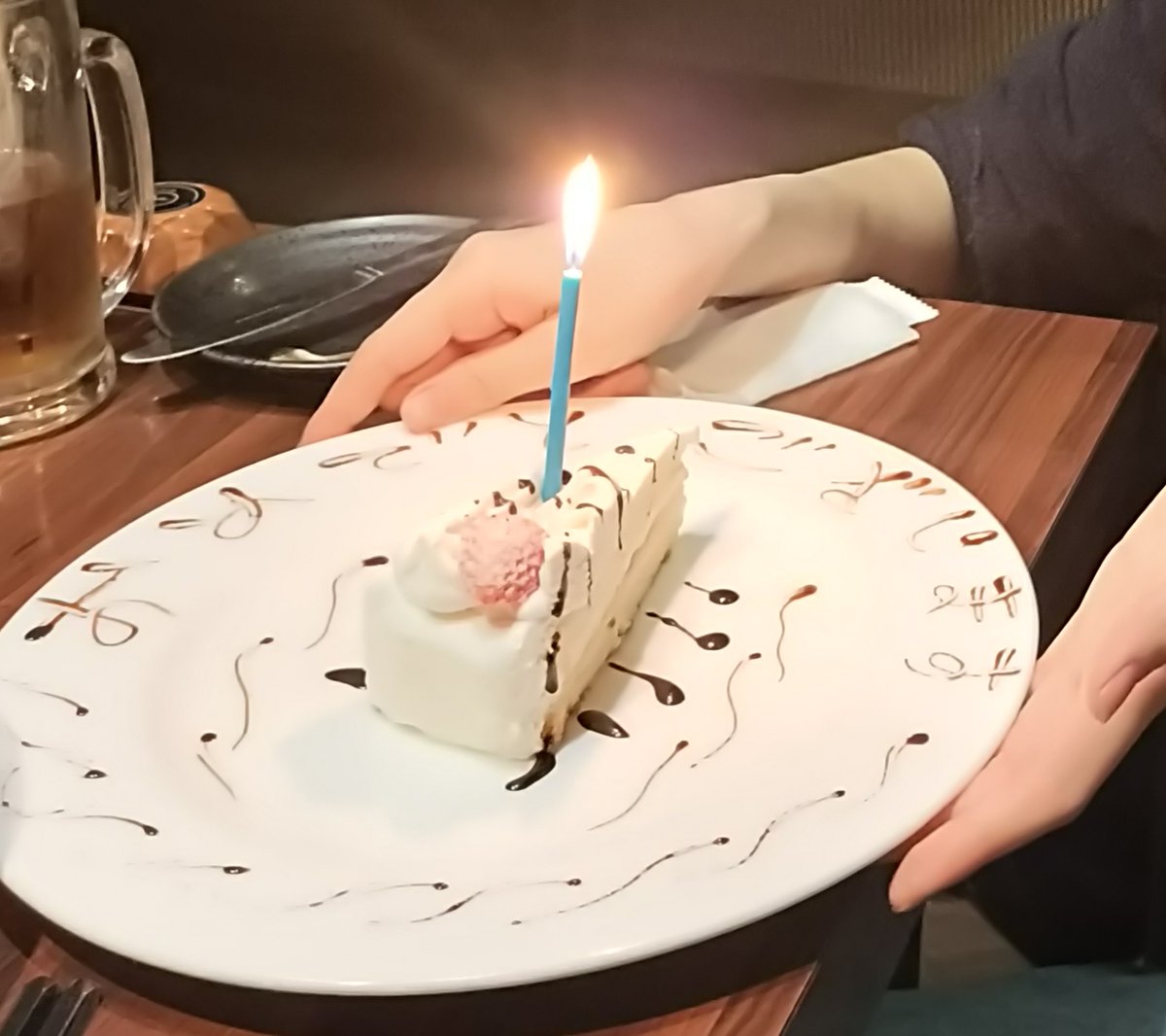 uebuchi_sem's tweet photo. 💐卒業お祝い🌸
今年度で卒業する4年生の卒業お祝い会をしました🥺
2年間ゼミ活動を共にしてきたゼミ生の卒業はとても寂しいですが、4月からの社会人生活、心から応援しています🌸 https://t.co/leLZnriUpn