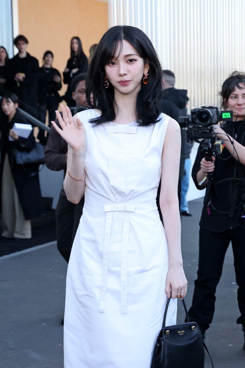 lessencestudios's tweet photo. Prada brand ambassador Karina attends the Prada Fall/Winter 2026 show at Milan Fashion Week.

#Karina #PradaFW26 https://t.co/gDzIXuZau0
