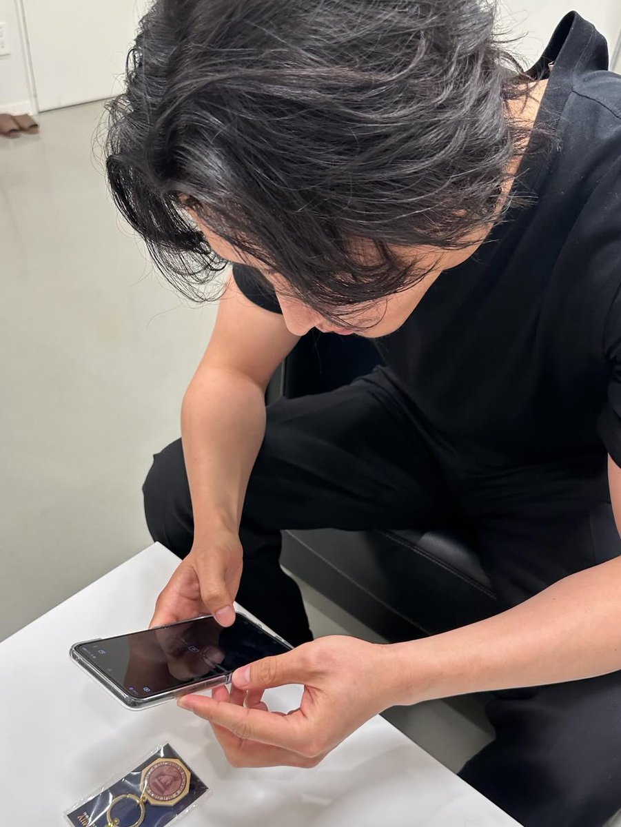 まって！！さっきアップされたグッズの写真、ケントスが撮ってたのー