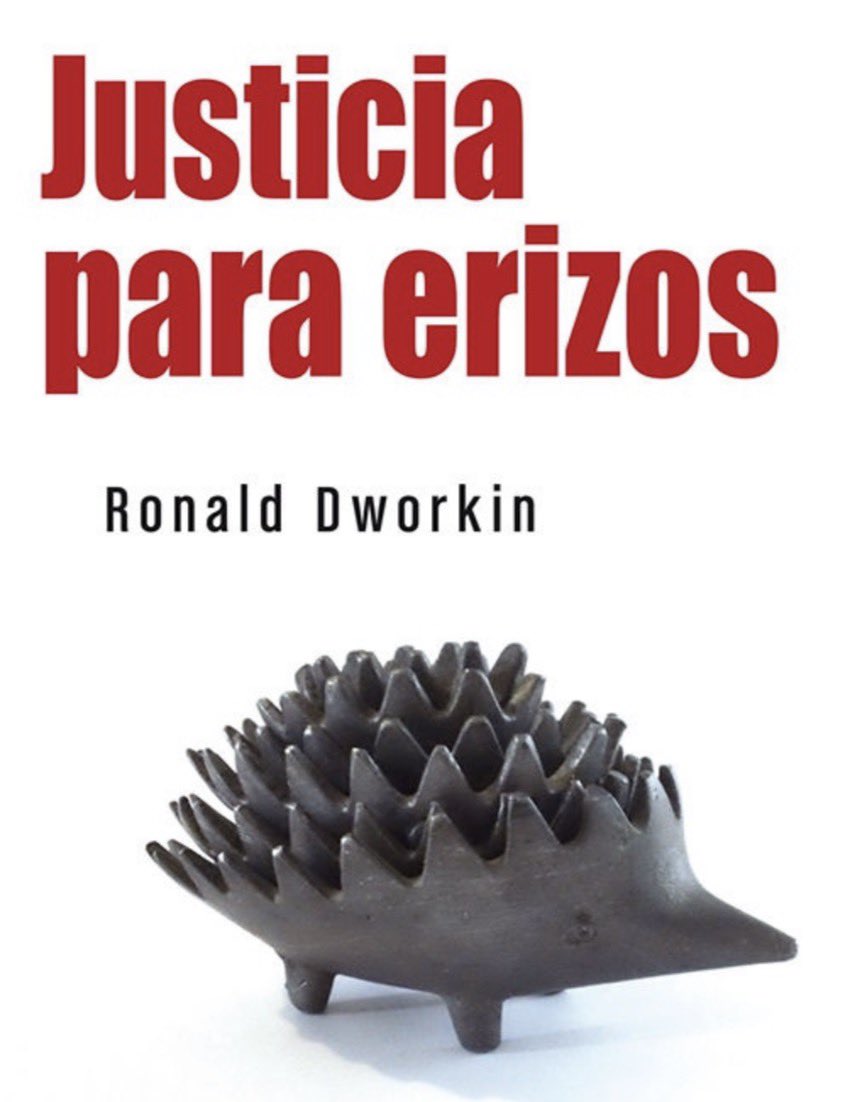 Hace unos años, en una audiencia, escuché a un juez decir: “Mi función no es hacer justicia, es aplicar la ley”. Lo dijo con serenidad técnica, casi con orgullo. Y pensé en Dworkin. Pensé en esa idea incómoda: el Derecho no es una máquina neutral; es una práctica cargada de