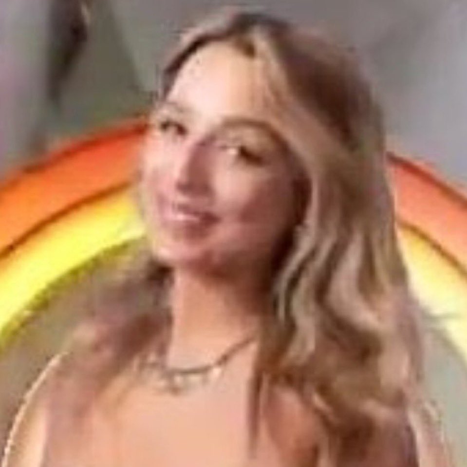 hasalidodd's tweet photo. não quero ouvir um PIO dessas viúvas de michael chegarem a INSINUAR que a francesca não amava o john so faltou essa gay se jogar junto com ele na cova https://t.co/YqjVgIDxCJ