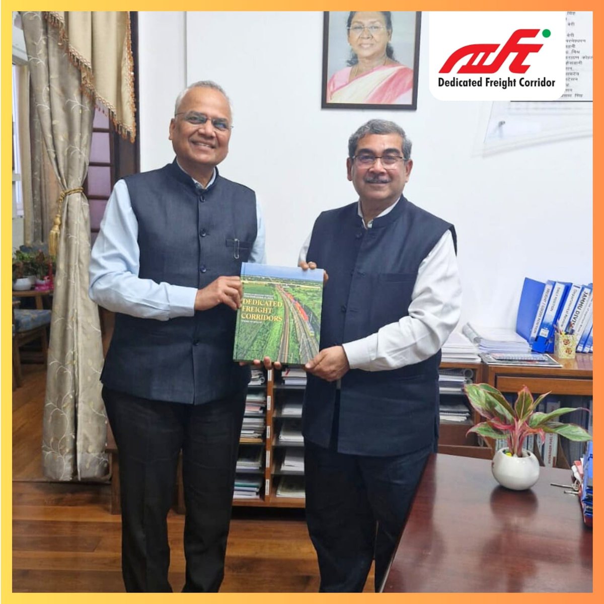 dfccil_india's tweet photo. On 25.02.2026 Sh. Praveen Kumar, MD/DFCCIL, met Sh. Rajesh Kumar Pandey, who recently assumed charge as General Manager, @RailwayNorthern.

@RailMinIndia https://t.co/PviT3yLHSt