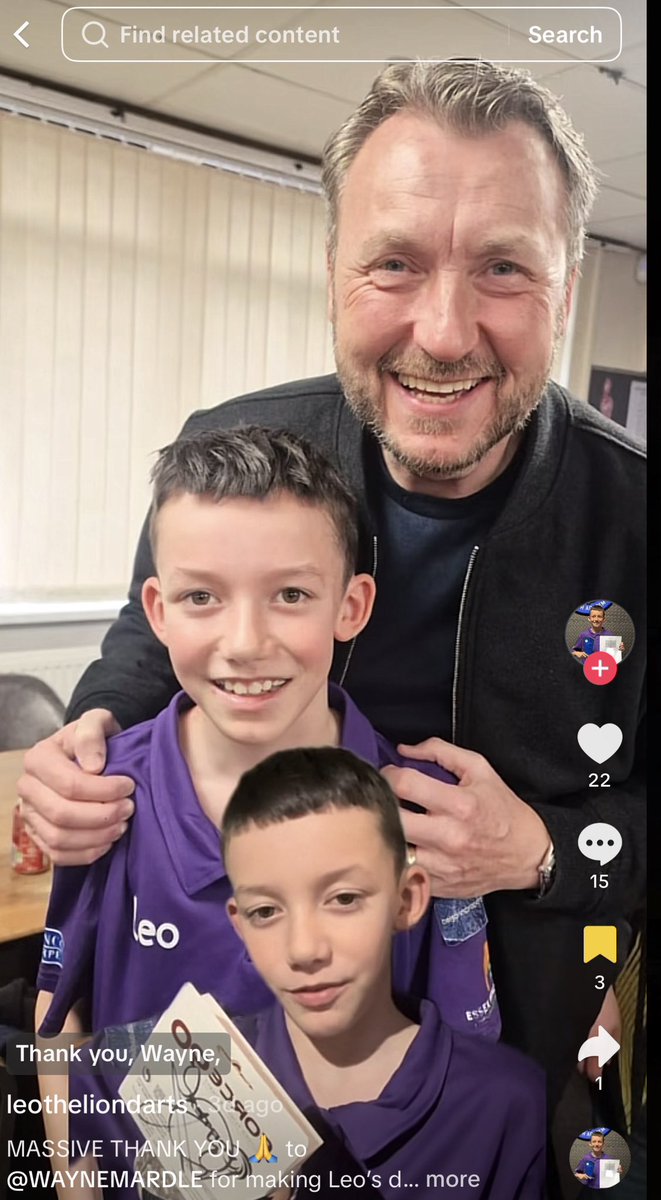 𝗪𝗵𝗮𝘁 𝗮 𝗹𝗲𝗴𝗲𝗻𝗱 𝗪𝗮𝘆𝗻𝗲 𝗠𝗮𝗿𝗱𝗹𝗲 𝗶𝘀

A kid on TikTok tagged Wayne Mardle a few weeks ago and asked if he would come and watch him play in a youth event.

Of course Wayne turned up, what a legend the bloke is.❤️

#Darts