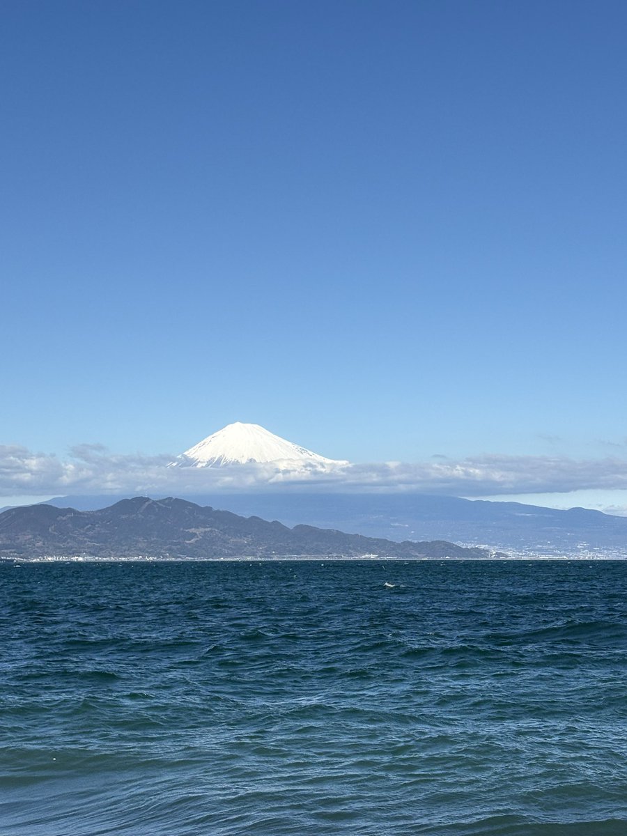 ChunhuiHe's tweet photo. Omg, 富士山 is amazing! Thanks to the great weather, I am able to soak in the peace and beauty from several different perspectives! 良い感じですね‼️ https://t.co/tAkKWN8Tuq