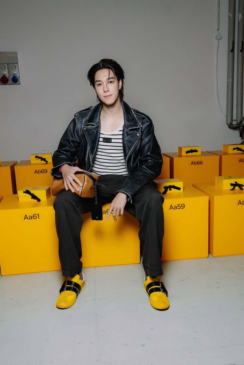 หล่อเกิน! "นานิ หิรัญกฤษฎิ์" แขกคนสำคัญในงาน Onitsuka Tiger เปิดตัวคอลเล็กชั่น Autumn/Winter 2026 ที่มิลานแฟชั่นวีค ประเทศอิตาลี ✨

NANI X ONITSUKA TIGER AW26
#OnitsukaTigerxNani
#hirunkit_ #OnitsukaTiger 
#KAZZMAGAZINE