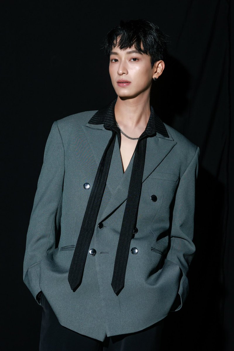 𐌔&🥀 tweet media