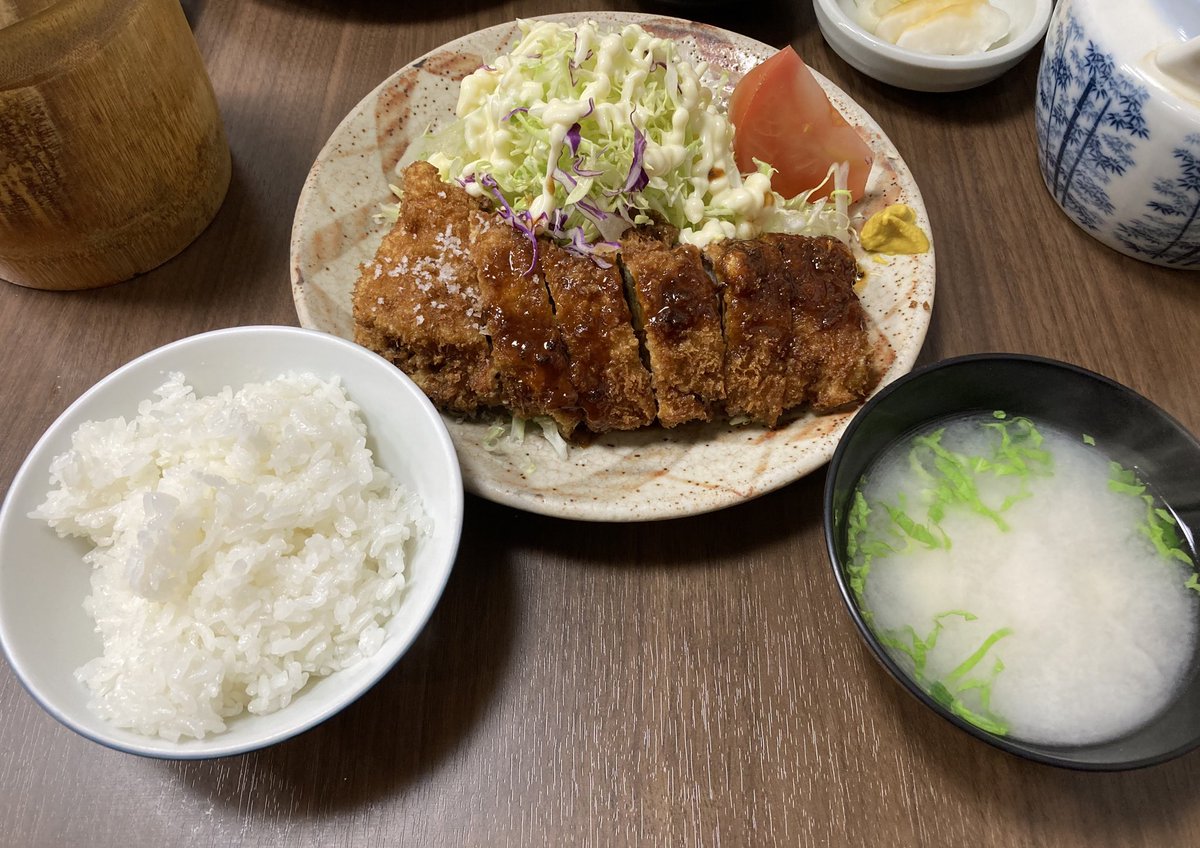 junujunuj97's tweet photo. お寿司にとんかつフェリーのうどん https://t.co/dQ1wUHYHfw