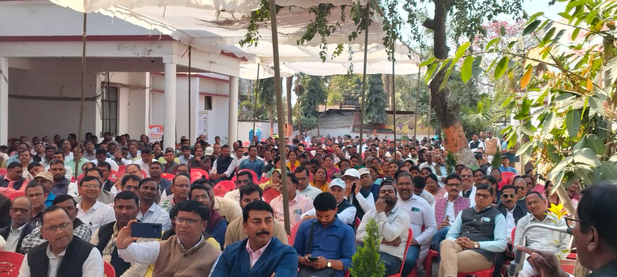 AtulKumarUPPSS's tweet photo. TET अनिवार्यता के विरोध में TFI के बैनर तले जनपद -आजमगढ़ में विशाल धरना/प्रदर्शन --- @DrDCSHARMAUPPSS ,@PMOIndia @dpradhanbjp https://t.co/mUmpGU71Dg