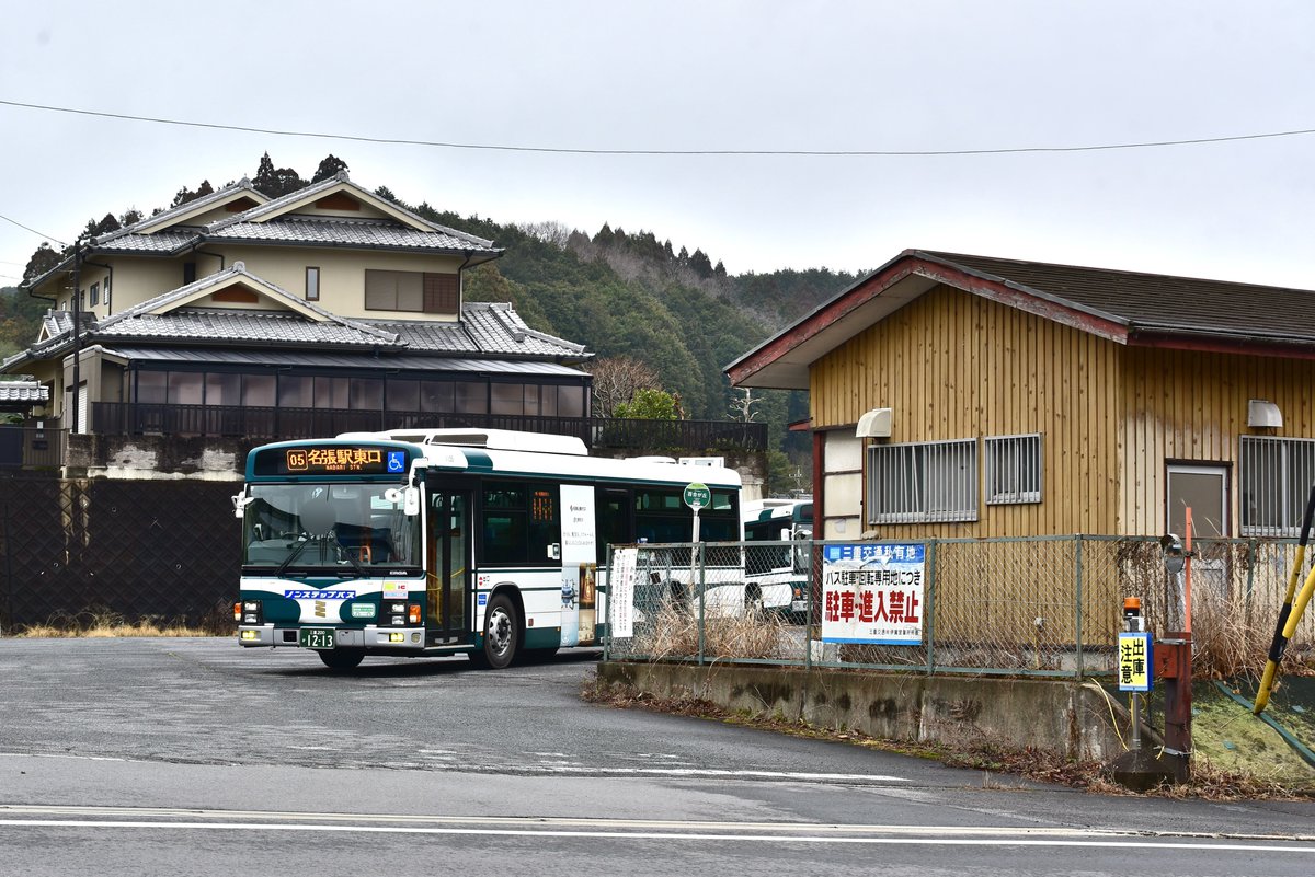 Bus_Photo_'s tweet photo. 三重交通
三重200か12-13[1135]/QPG-LV234N3

1041の後は二日連続の1135。
予報では晴れだったんですが結構しっかり曇ってくれたので好きな構図で撮れました。 https://t.co/mICb69TvMU