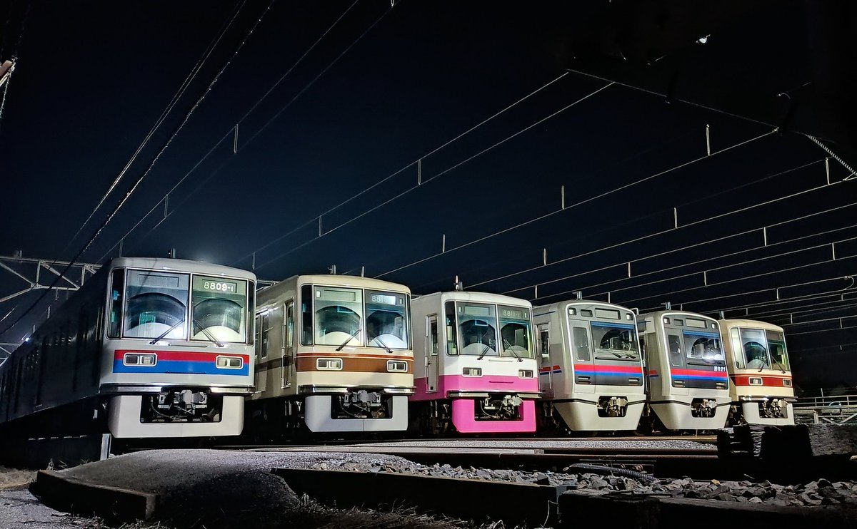 8800形‼️ なぁに、今日で40周年なの🥹⁉️ おめでとう㊗️🎉 こんなに