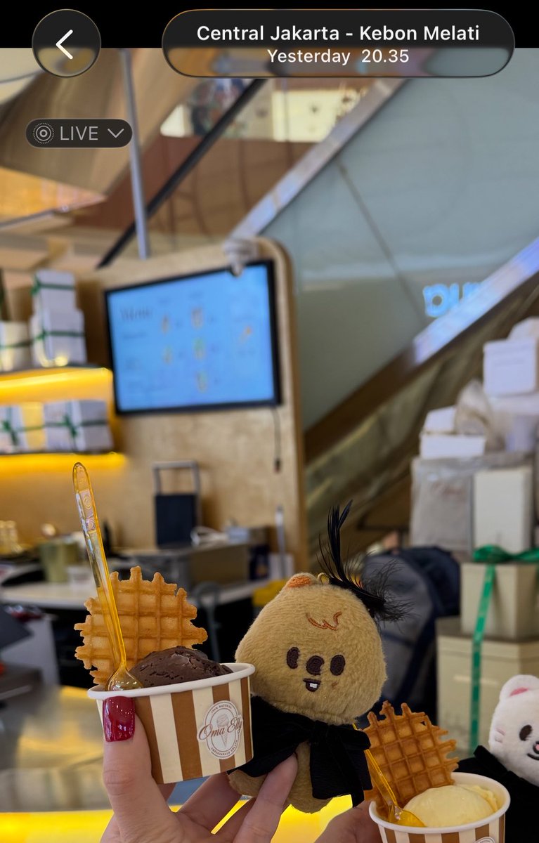 Please help RT

X Twitter whatever it is do your magic please

Siapapun yang nemu &amp; ngambil boneka han quokka skzoo pake outfit hitam yang jatuh di Grand Indonesia kemarin hari Rabu tanggal 25 Feb jam 20:35 depan Oma Elly &amp; Guardian tolong balikin ke aku please. Ada cash prize