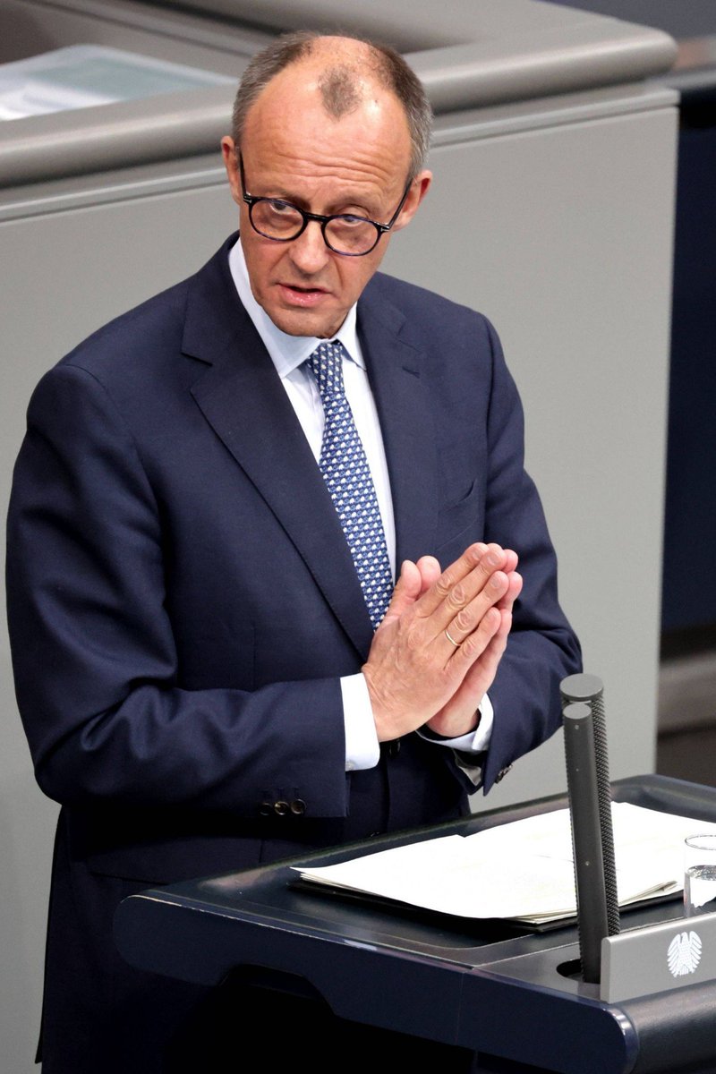 "Die deutschen verbrauchen 8 Stunden am Tag mit schlafen. Muss das wirklich sein?  In der Zeit könnte man noch super einen 2ten Job machen um die deutsche Wirtschaft wieder anzukurbeln"