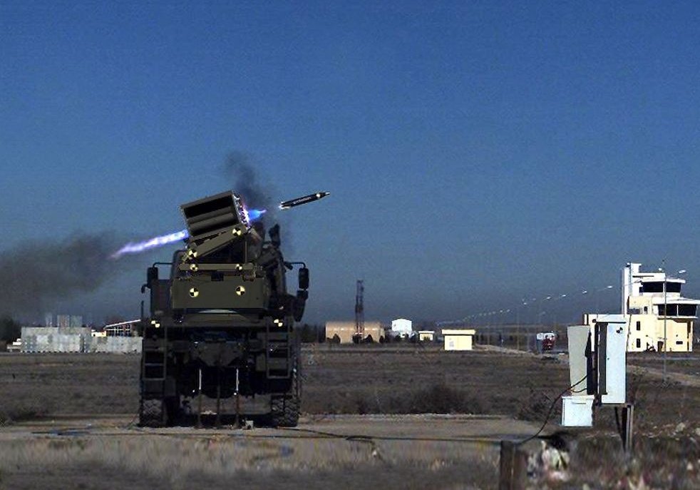 Türk savunma sanayi şirketi ROKETSAN tarafından üretilen T-122 SAKARYA sistemi, taşıdğı 40 mühimmatı 80 saniyede atabiliyor. 40 kilometre menzilli SAKARYA, etkili ateş gücüyle düşmanı felç ediyor.