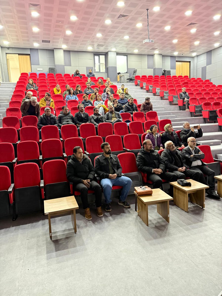 komakurdol27637's tweet photo. Semînera me ya bi navê "Adların Aynasında Zazalar" bi dawî bû. Em spasîya Mamosta Doç. Dr. Nûrettîn Beltekînî û hemû beşdaran dikin. 

Doç. Dr. Nurettin Beltekin hocamızın katılımıyla gerçekleşen "Adların Aynasında Zazalar" seminerimize katılan herkese teşekkür ederiz. https://t.co/PnI4a6X7HL